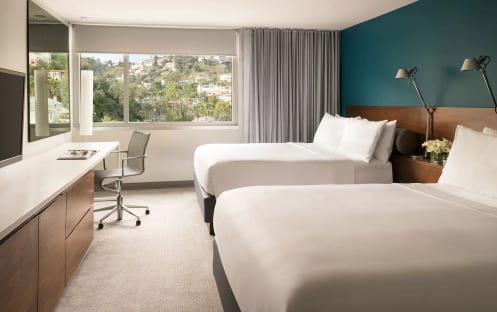 Two Queen Beds Hollywood Hills View